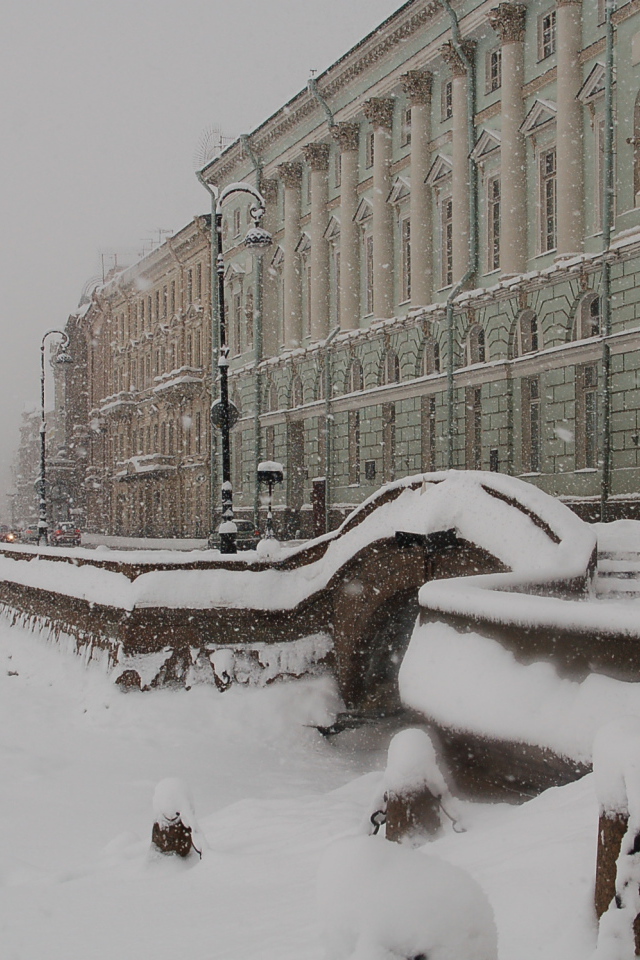 Snow in St. Petersburg by the river