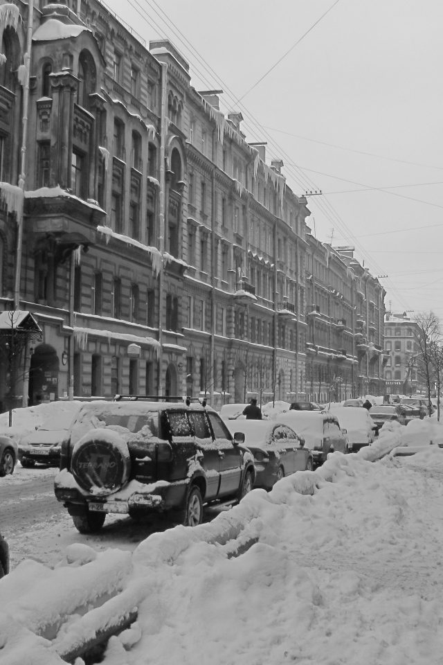 Snow in St. Petersburg on the street