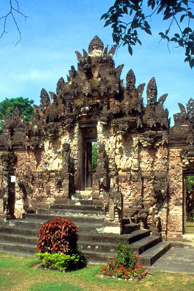 Древний храм на Бали