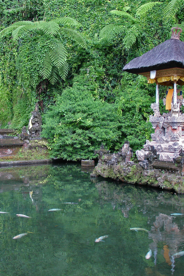 Часовня в джунглях Бали