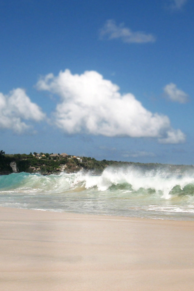 Волны прибоя на Бали