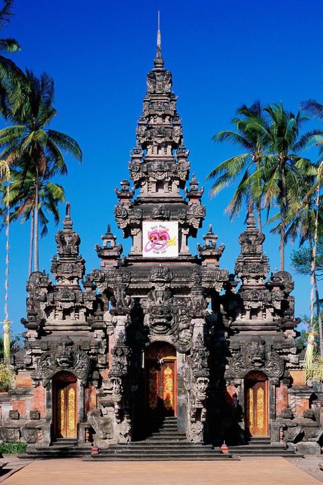 Храм на улице Бали