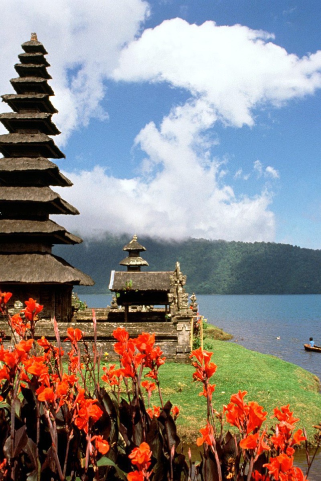 Храм на побережье Бали