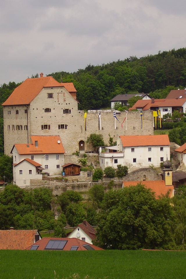 Замок в городе Лэнгенфельд, Австрия