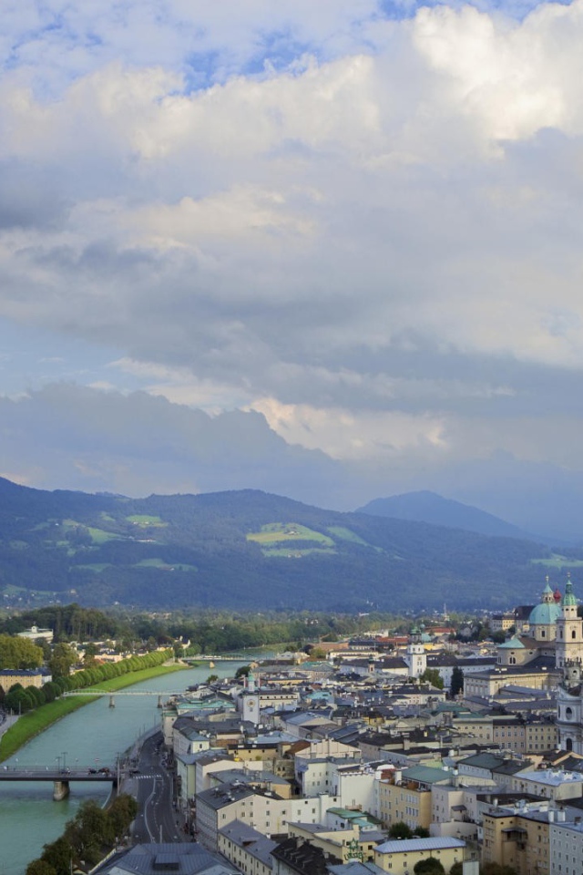 Город среди гор Зальцбург, Австрия