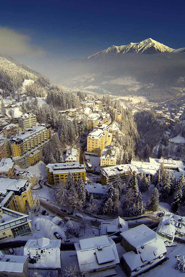 Город среди Альп на курорте Бад Хофгастайн, Австрия