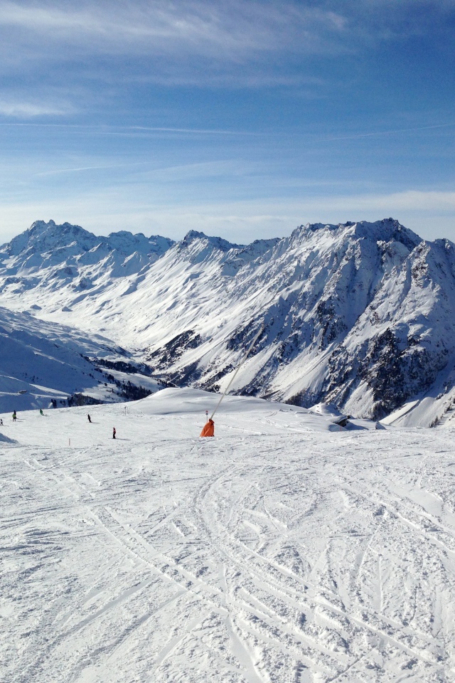 Спуск на лыжах на горнолыжном курорте Ишгль, Австрия