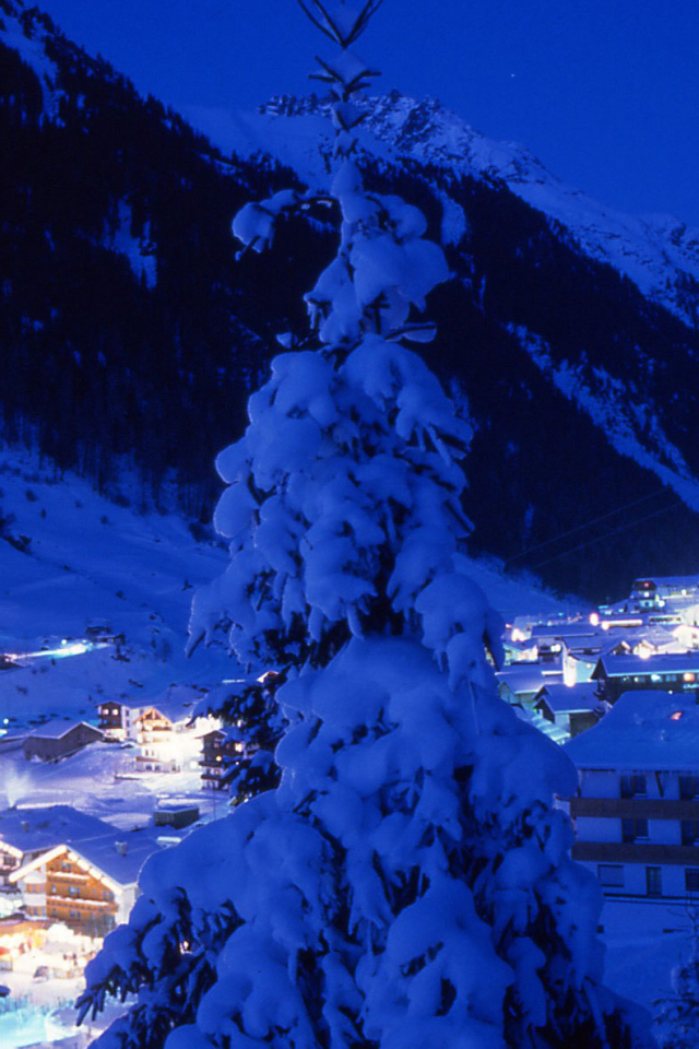 Вечернее сияние на горнолыжном курорте Ишгль, Австрия