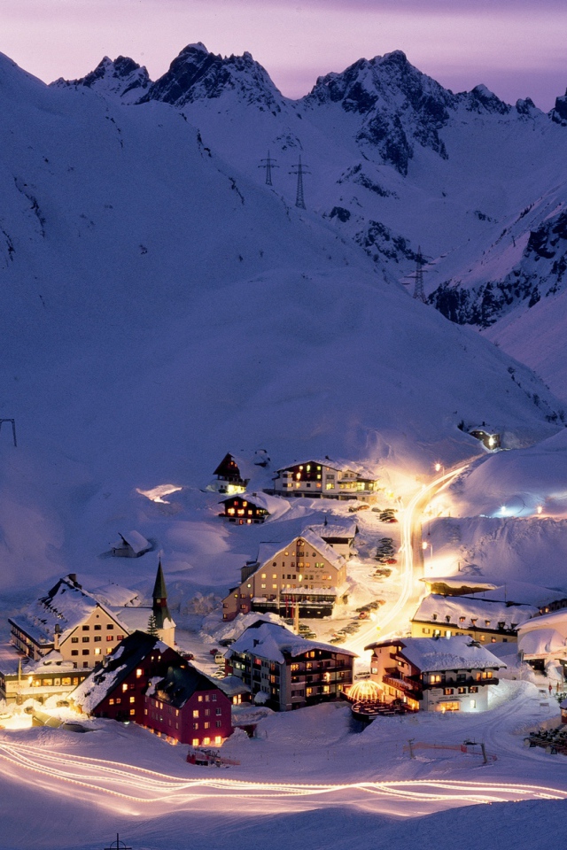 Вечернее сияние на горнолыжном курорте Сант Антон, Австрия