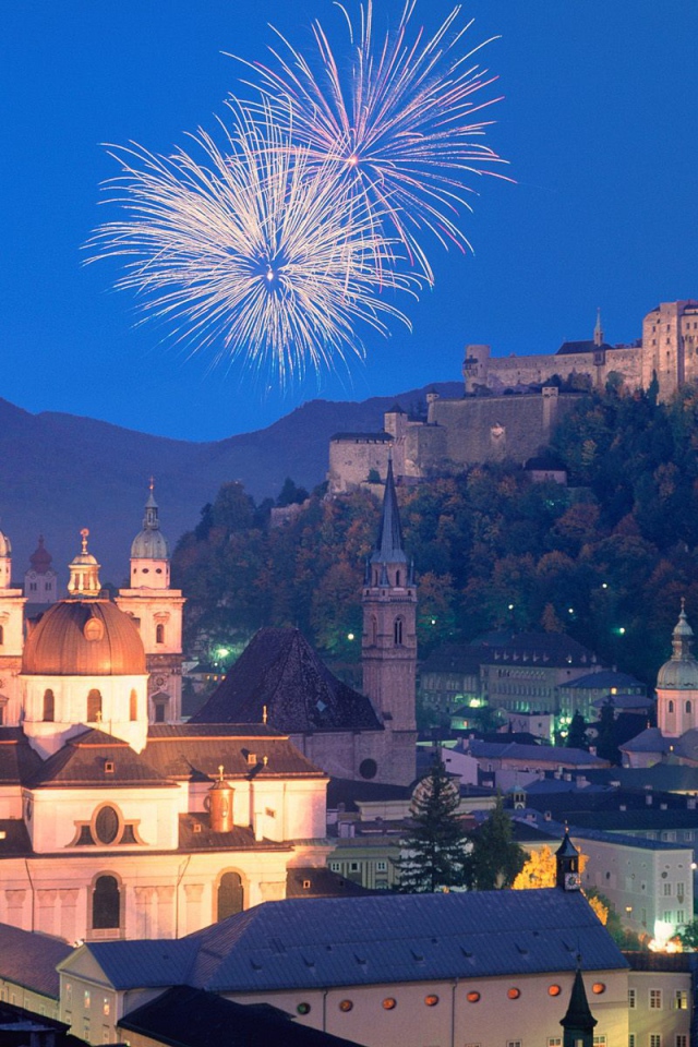 Фейерверк в городе  Зальцбург, Австрия