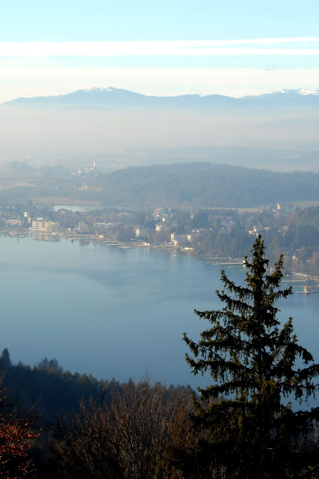 Туман над озером Клопайнер Зее, Австрия