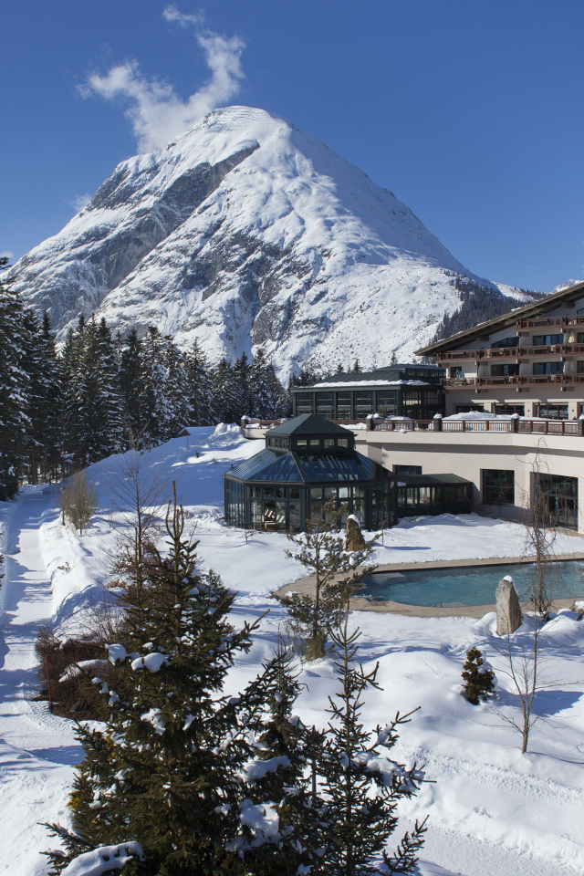 Бассейн в отеле на курорте Тельфс-Бюхен, Австрия