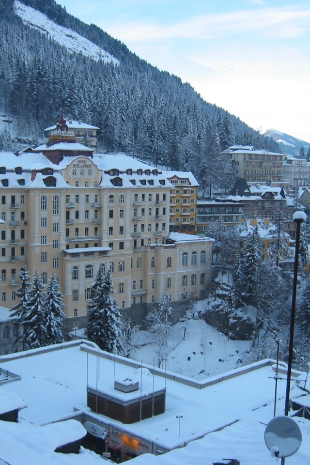 Дома на фоне гор на курорте Бад Хофгастайн, Австрия