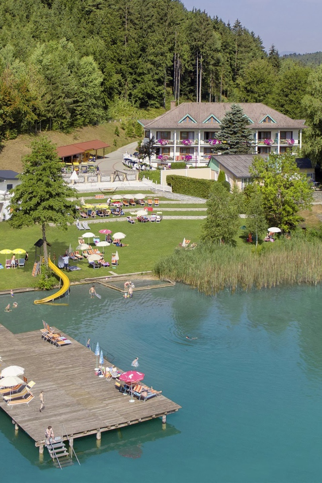 Гостиница на берегу озера Клопайнер Зее, Австрия