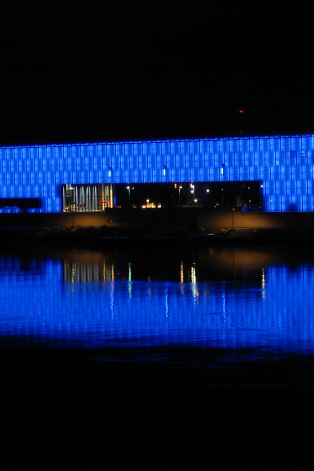 Светящееся здание в городе Линц, Австрия