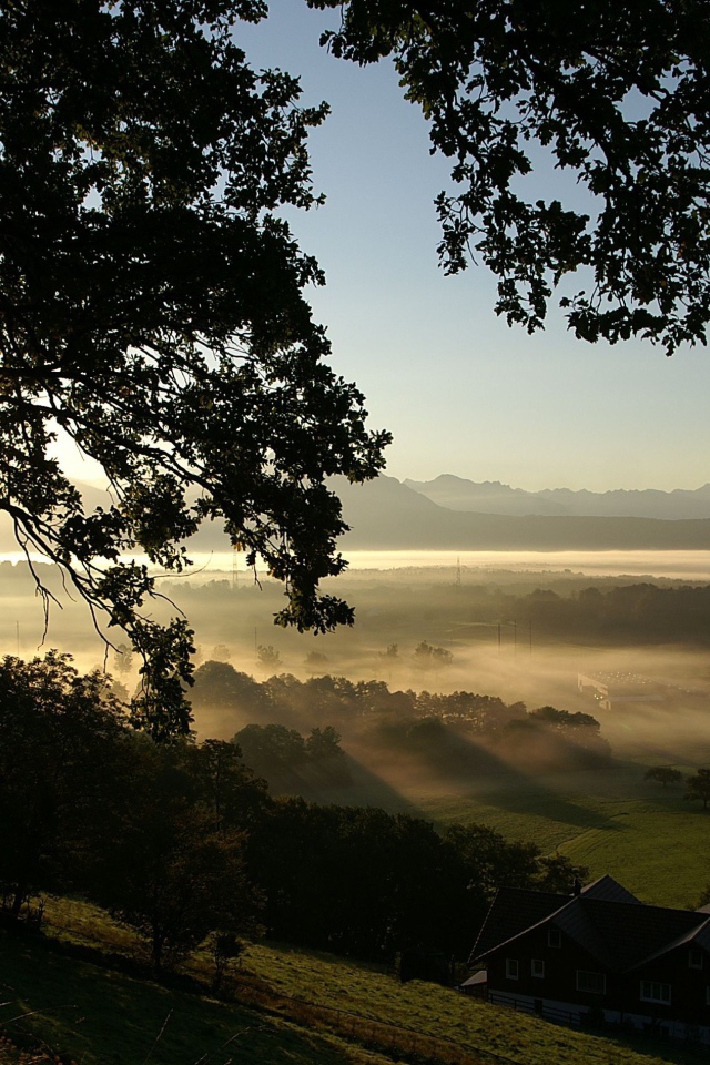 Утренний туман на курорте Лиенц, Австрия