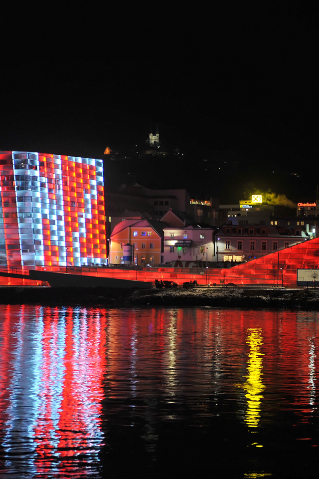 Ночная иллюминация в городе Линц, Австрия