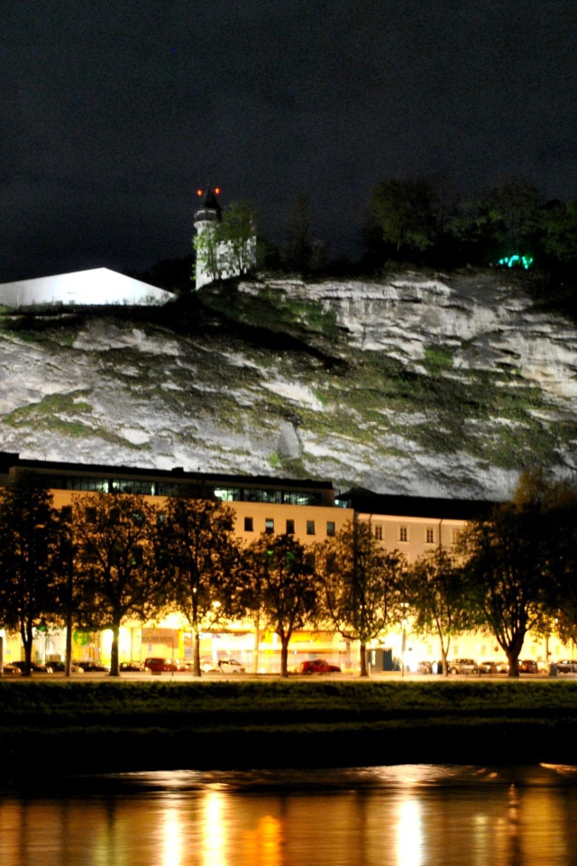 Ночная подсветка в городе  Зальцбург, Австрия