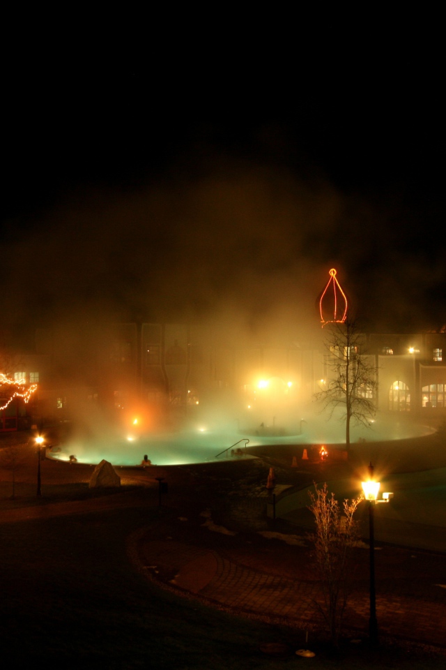 Ночные огни на курорте Бад Лойперсдорф, Австрия