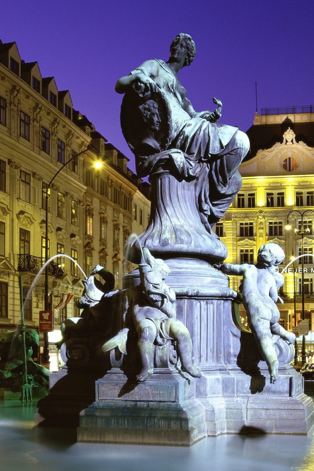 Скульптура с фонтаном в городе Вена, Австрия