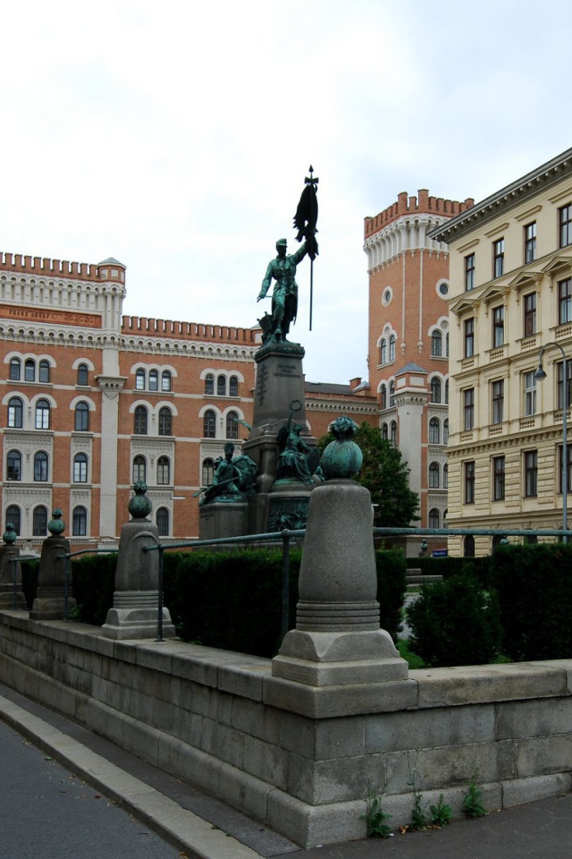 Скульптура на площади в городе Вена, Австрия