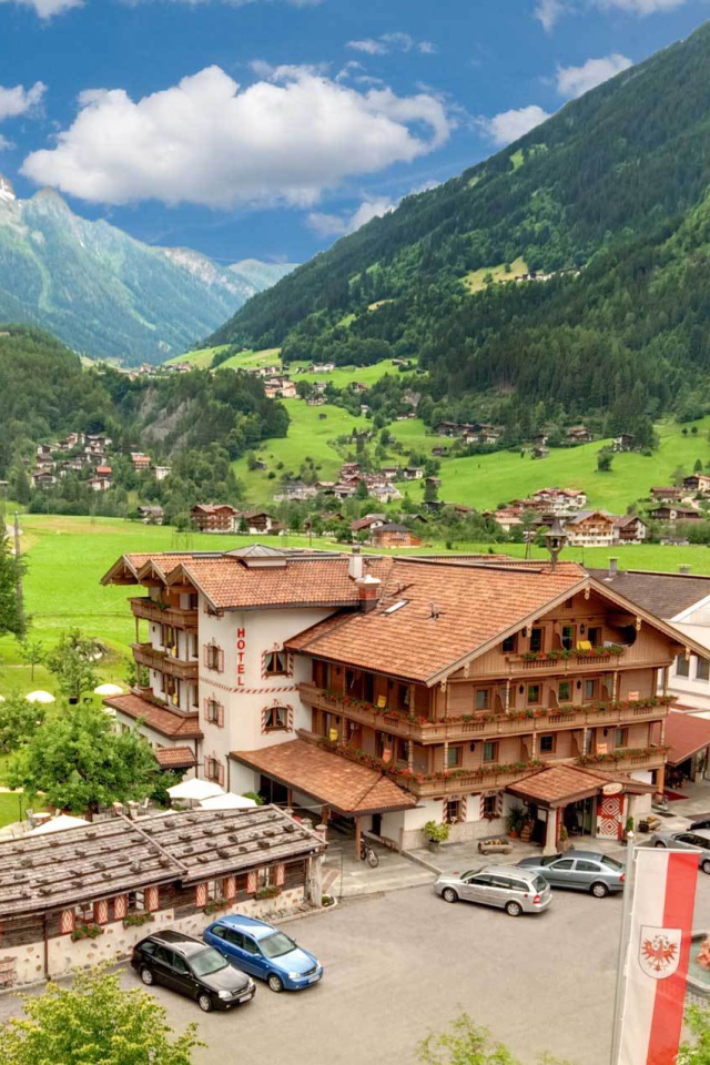 Летний пейзаж на горнолыжном курорте Майрхофен, Австрия