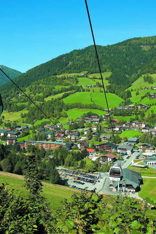 Подъемник летом на горнолыжном курорте Бад Кляйнкирххайм, Австрия