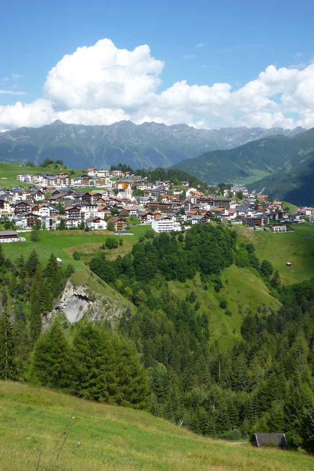 Летняя панорама на горнолыжном курорте Серфаус, Австрия