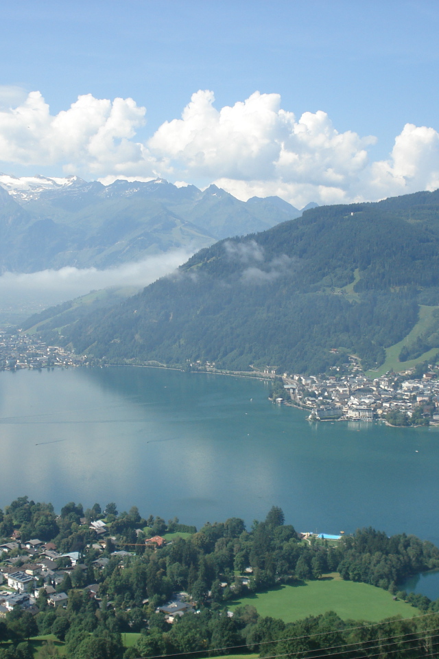 Город на побережье на курорте Цель-ам-Зее, Австрия