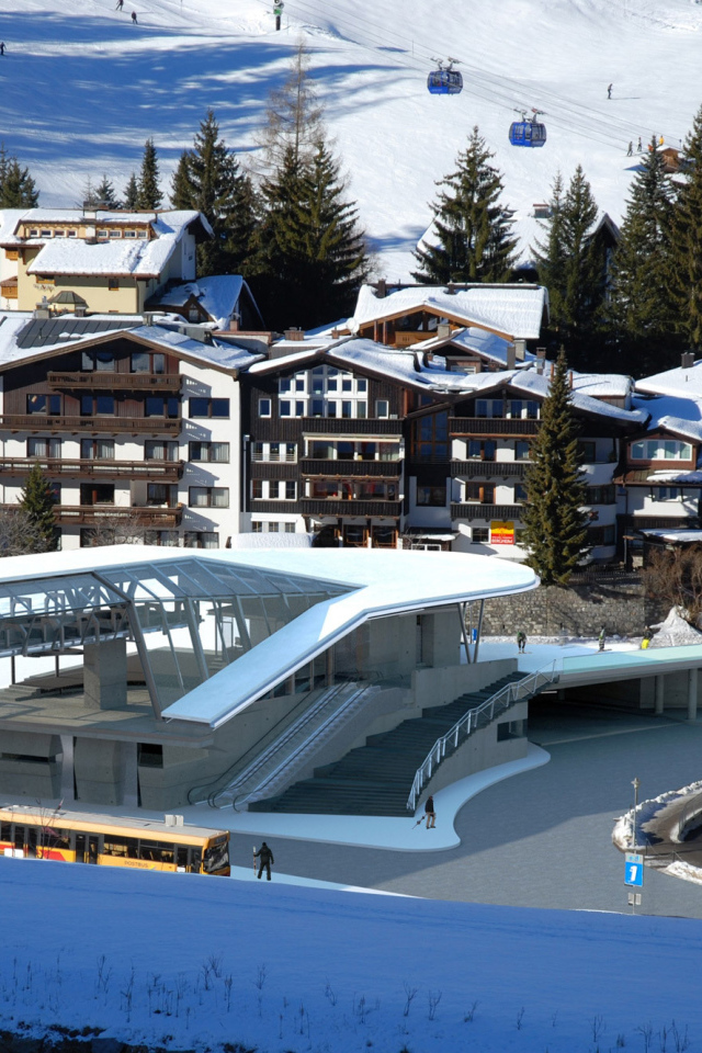 Городские здания на горнолыжном курорте Сант Антон, Австрия