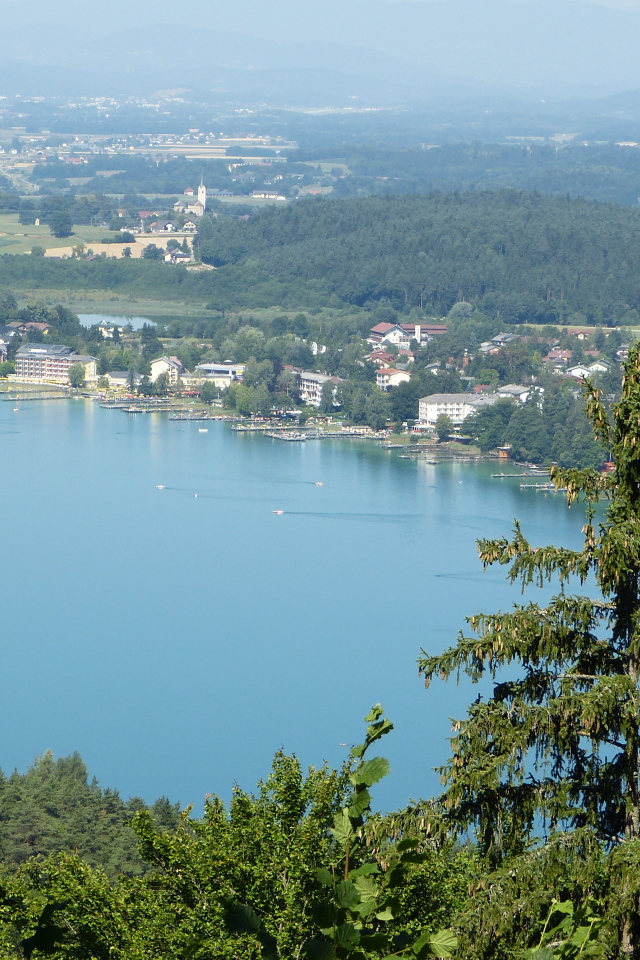 Вид с горы на озеро Клопайнер Зее, Австрия