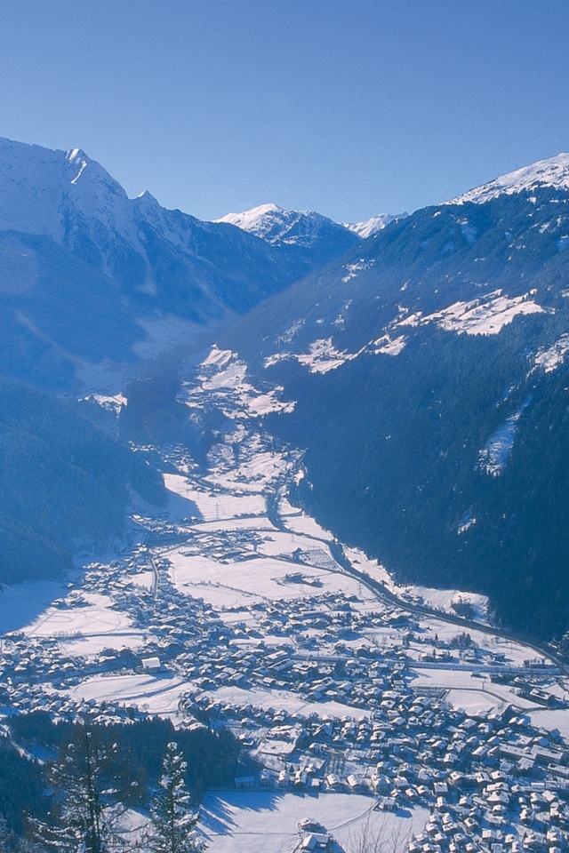 Зимняя панорама на горнолыжном курорте Майрхофен, Австрия