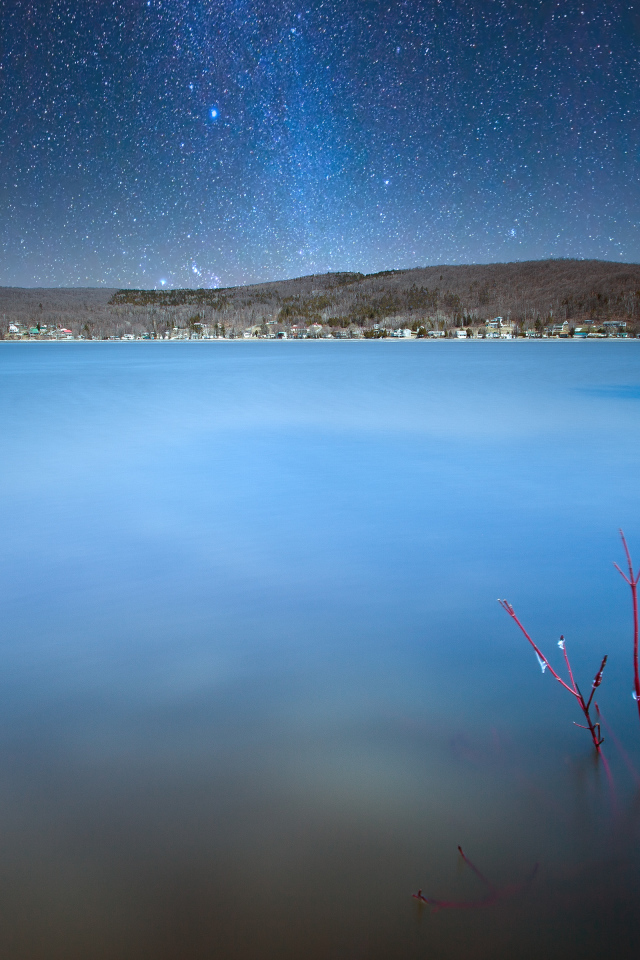Млечный Путь над озером в Канаде