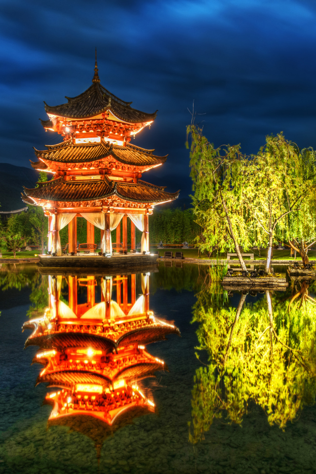 Китайский парк с пагодой