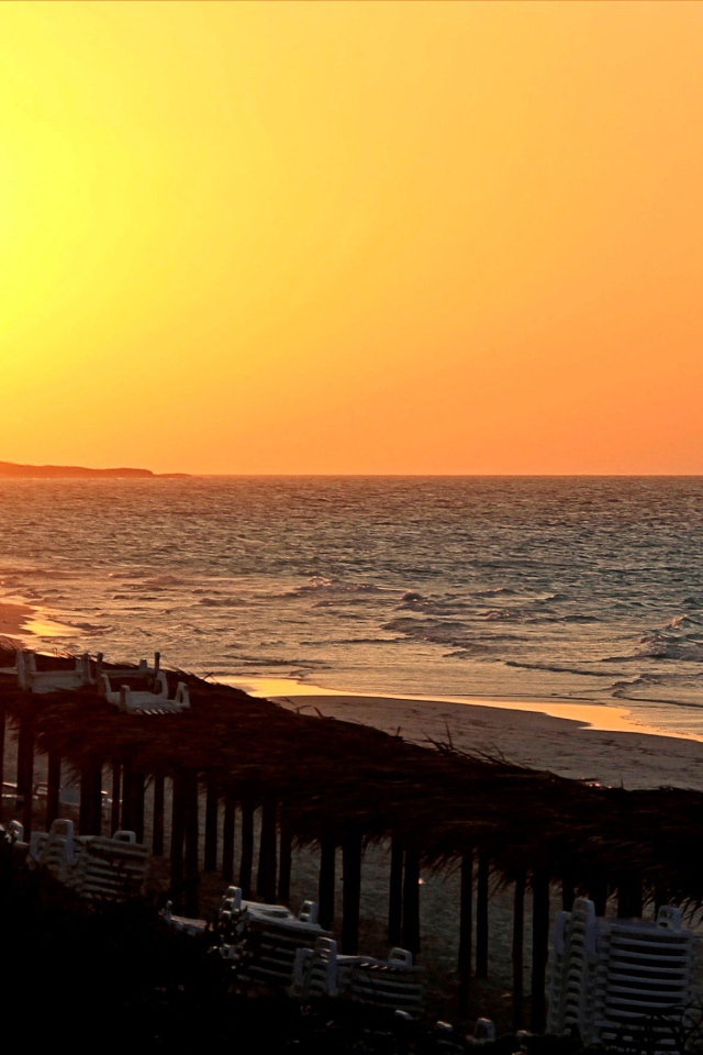 Закат над пляжем на курорте Кайо Санта Мария, Куба