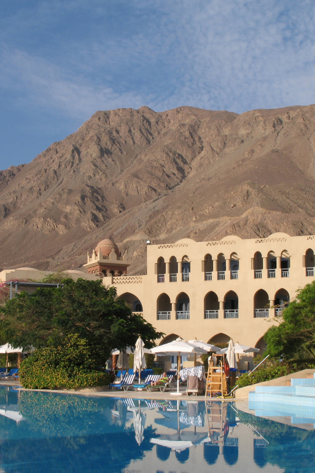 Бассейн в отеле на курорте Таба, Египет