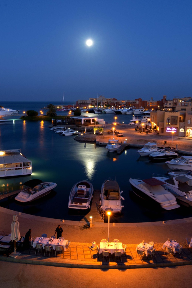 Ночной порт на курорте Эль Гуна, Египет