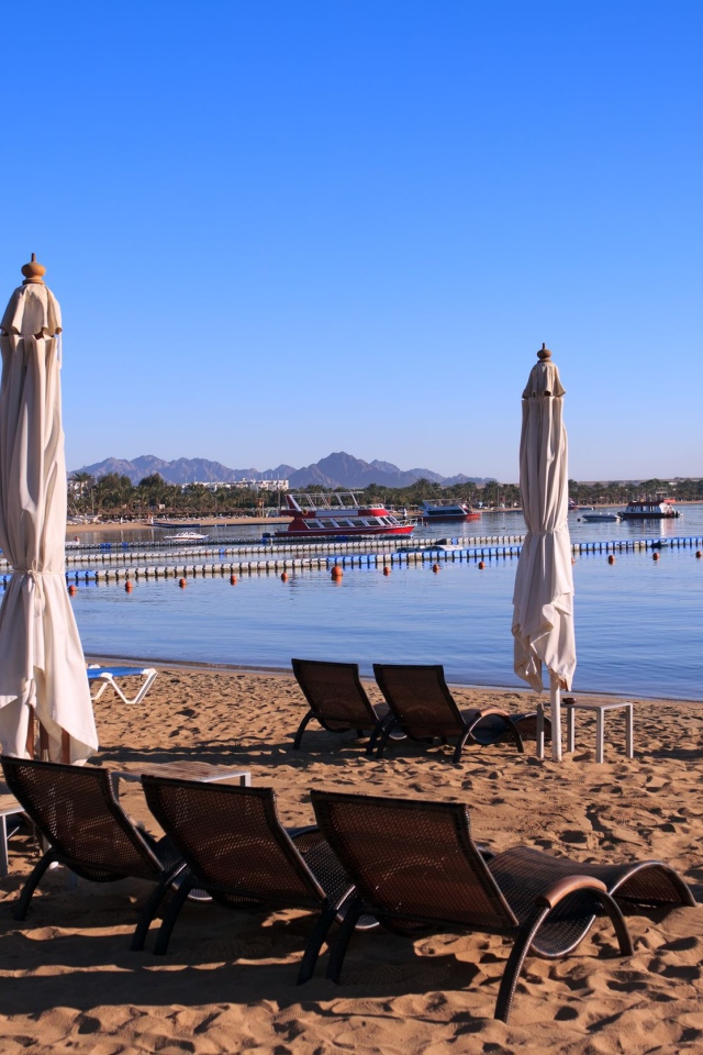 Весенний отдых на пляже на курорте Шарм эль Шейх, Египет