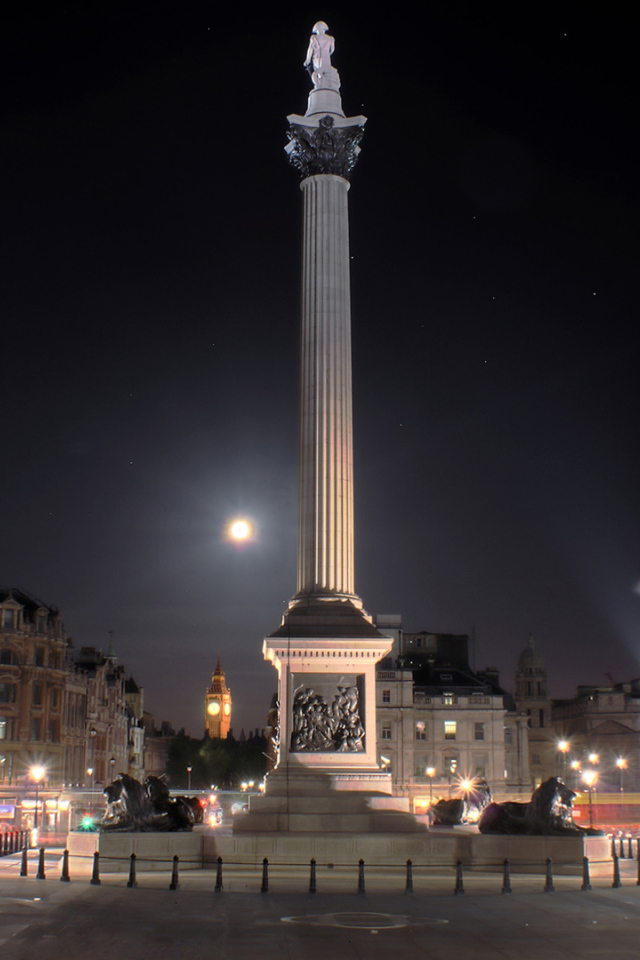 Площадь с колонной в Лондоне