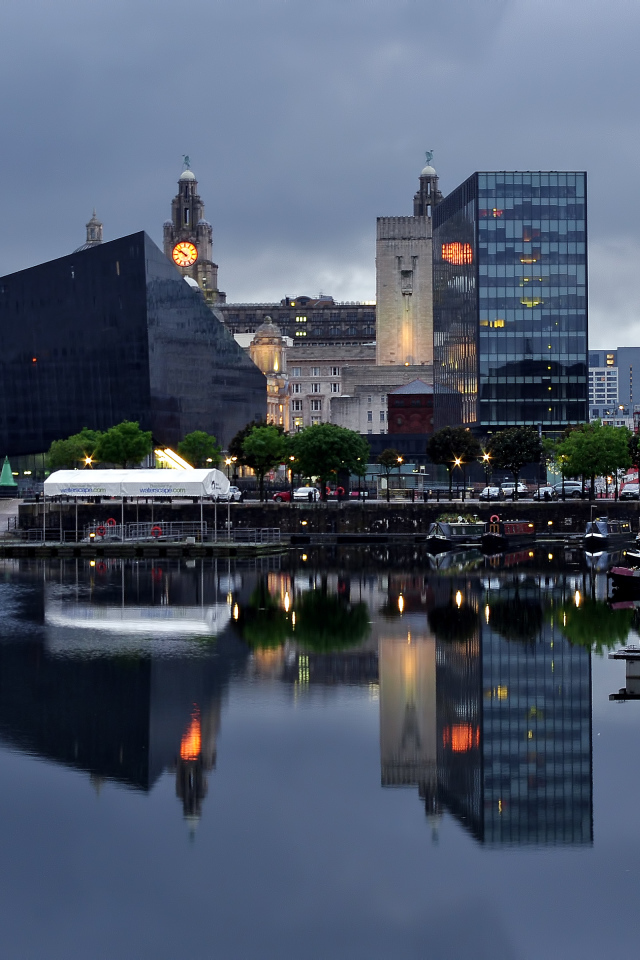 Город Ливерпуль вечером, Англия