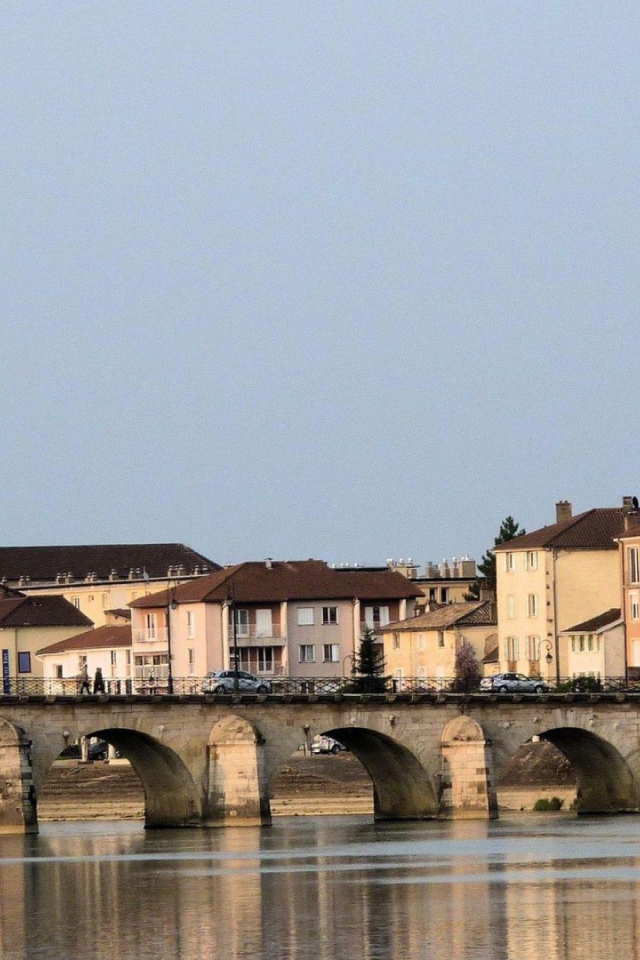 Старинный мост в городе Лион, Франция