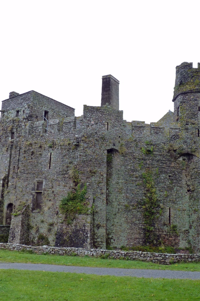 Старинный замок в Нормандии, Франция