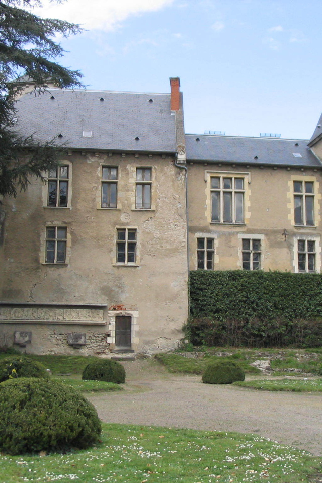 Старинный замок в городе Виши, Франция