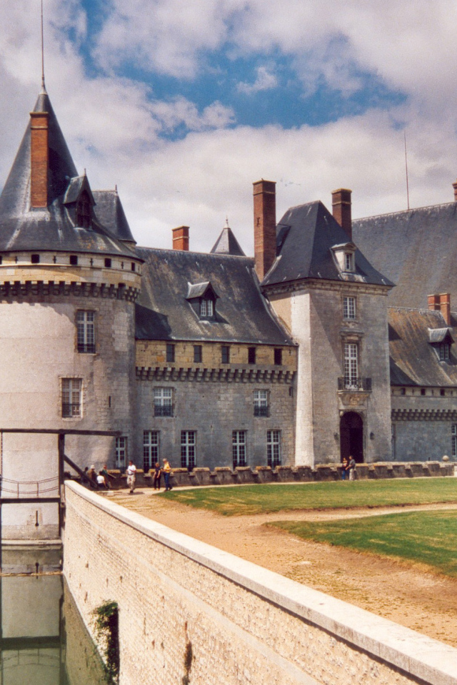 Площадка перед замком в Луаре, Франция