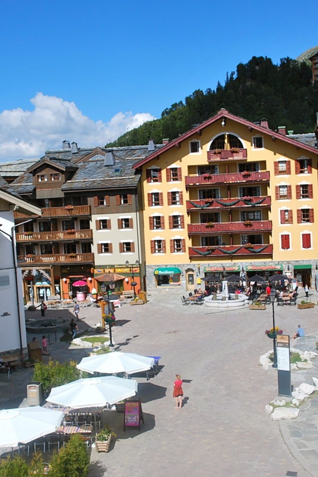 Площадь на горнолыжном курорте Лез Арк, Франция