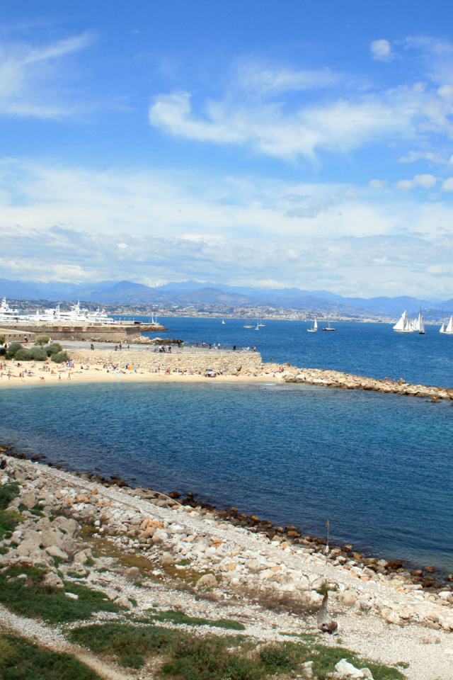 Голубая лагуна на курорте Антибы, Франция