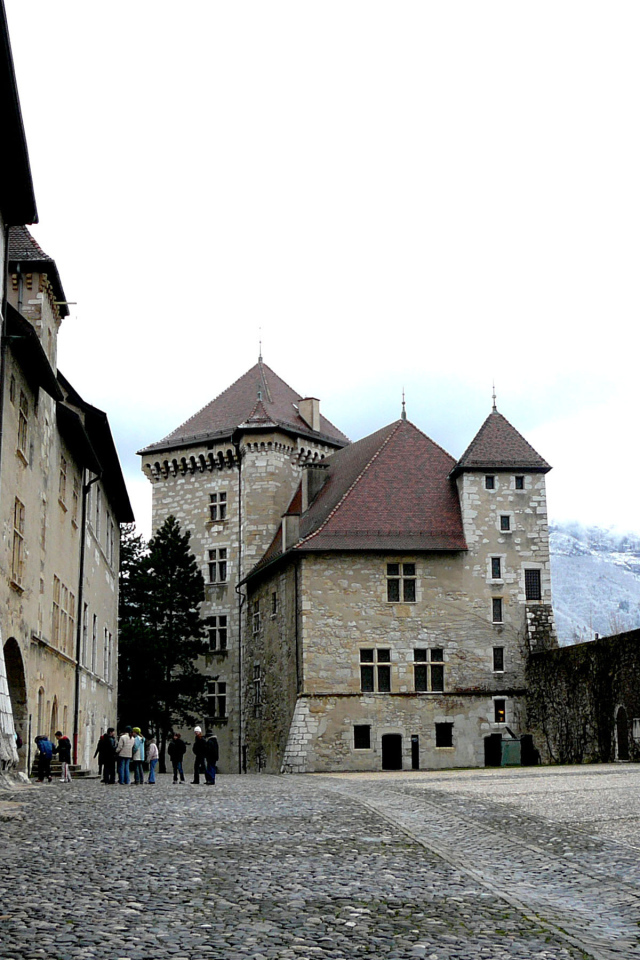 Замок в городе Аннеси, Франция