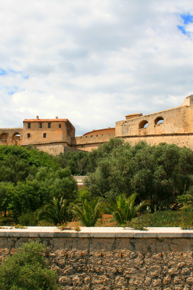 Замок на курорте Антибы, Франция