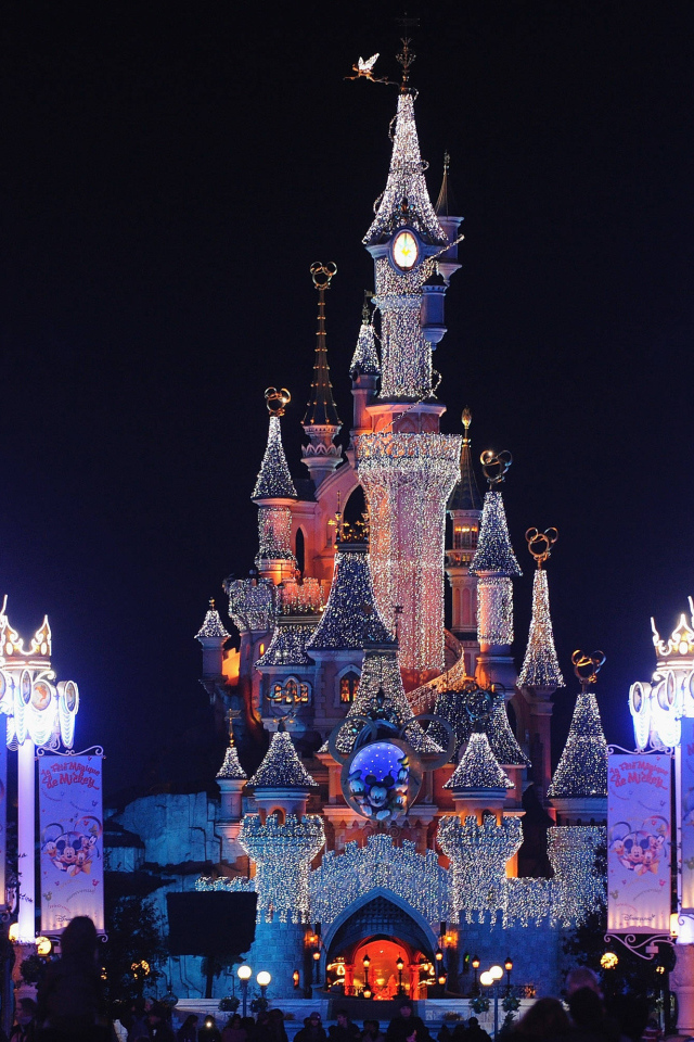 Рождество в Диснейленде, Франция