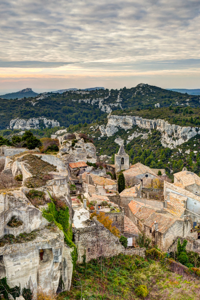 Город среди скал в Провансе, Франция